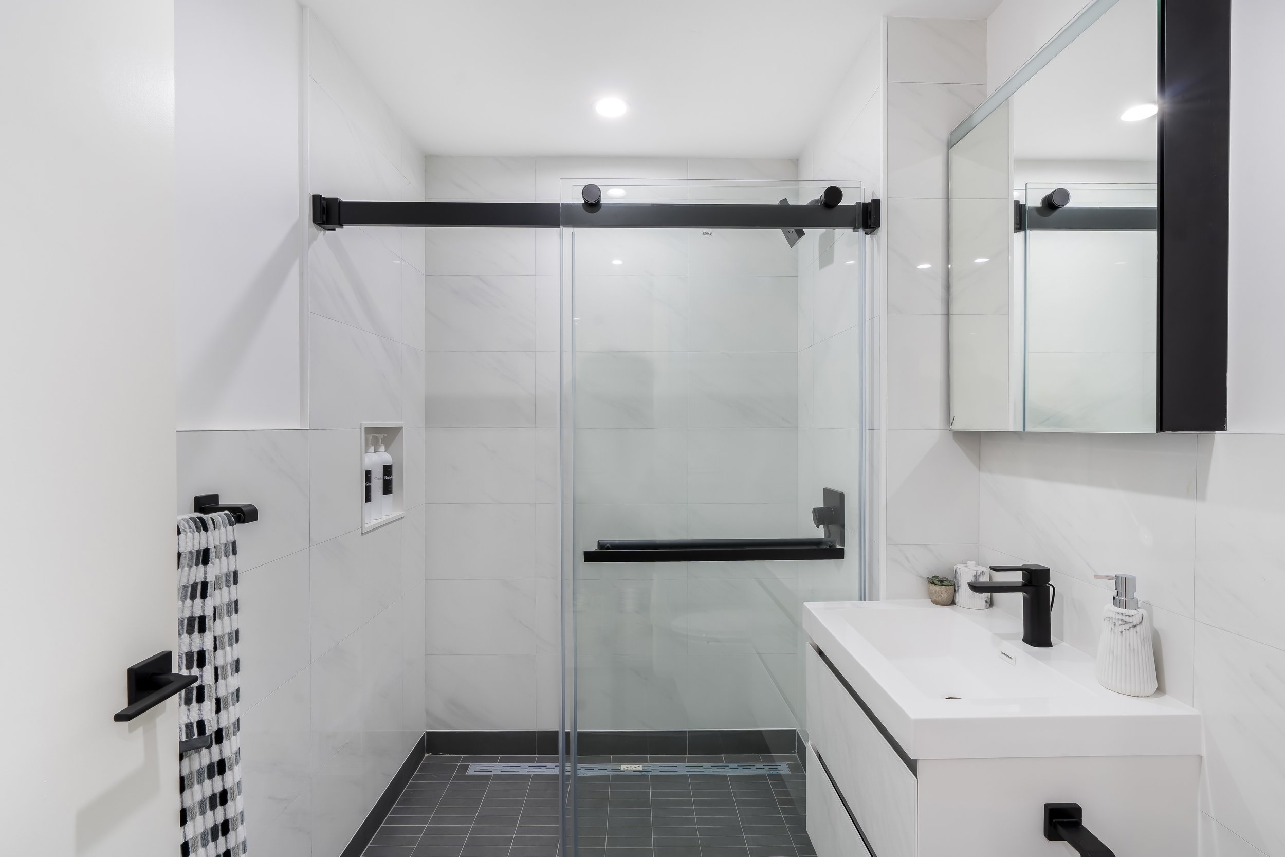 46 Venon bathroom.jpeg
